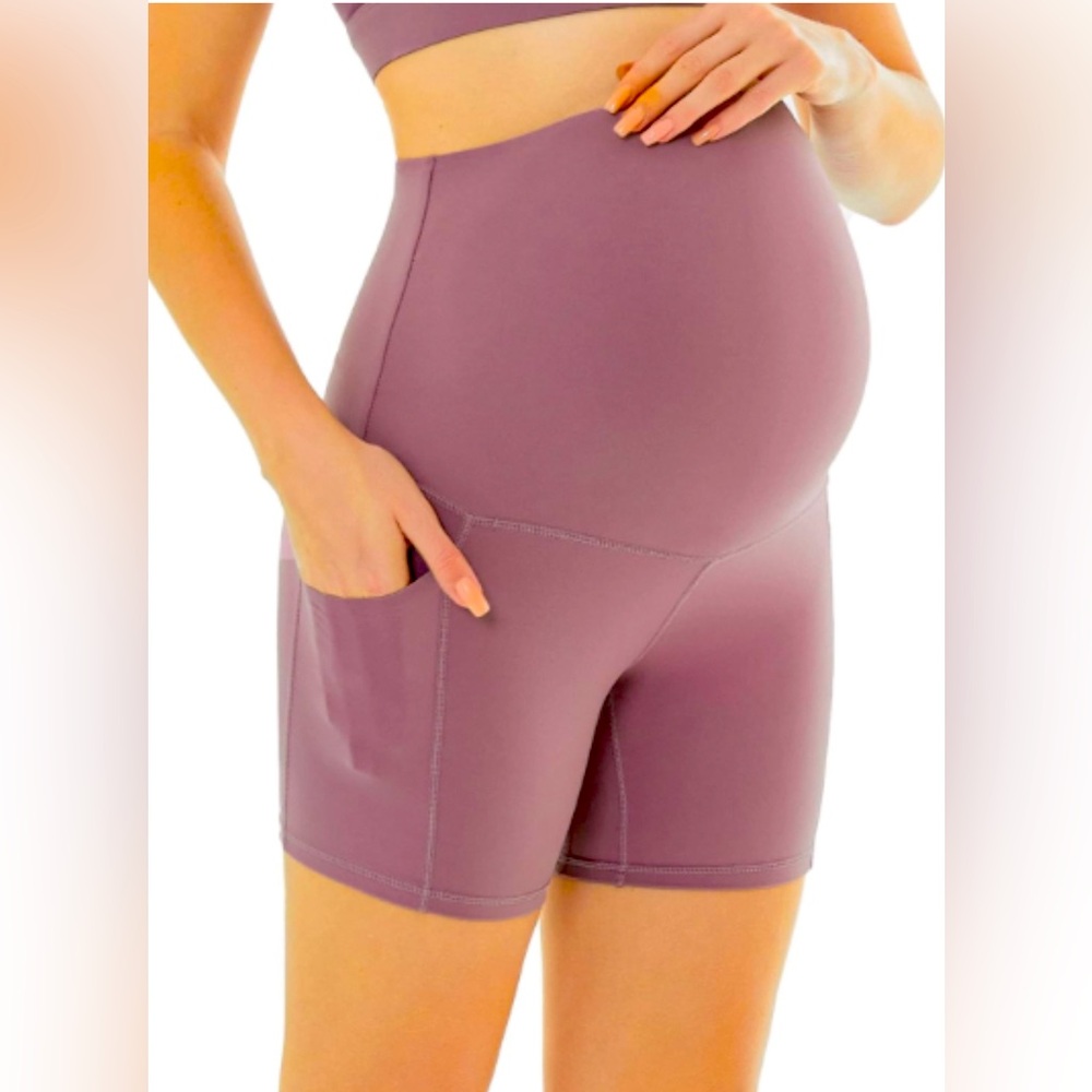 Maacie stretch maternity yoga bike shorts with pockets, super soft, NWOT